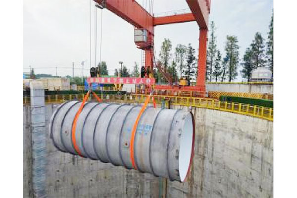 When designing a hydraulic pipeline, what key factors should be considered to ensure the reliability and efficiency of the system?